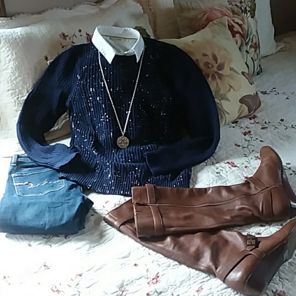 GAP Tops - ⬇️$ Gap navy sweater with fun silver accents
